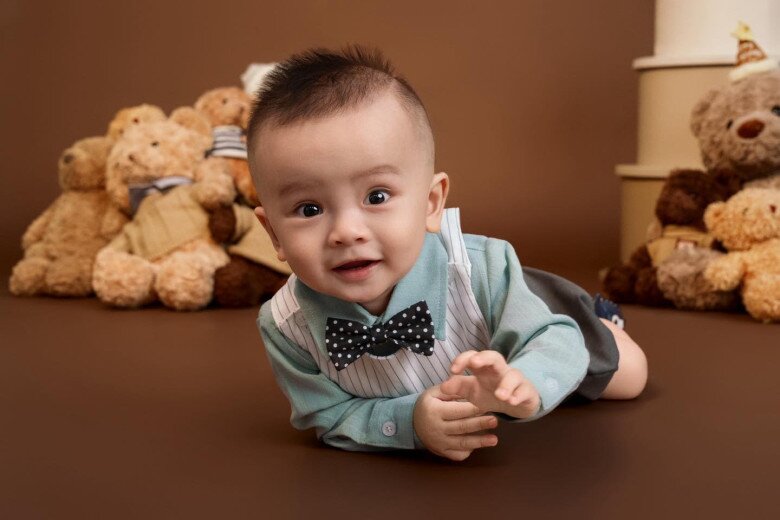 Con trai Vân Trang 1 tuổi đã được cho tập huấn lấy kinh nghiệm, quý tử amp;#34;ngậm thìa vàngamp;#34; nay giống hệt bố - 3