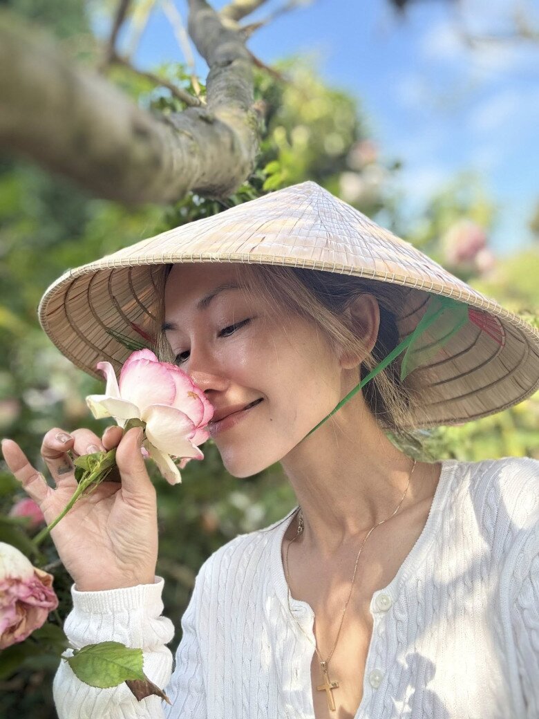 Ở tuổi 44, Kim Hiền tận hưởng cuộc sống bình yên bên 2 con.