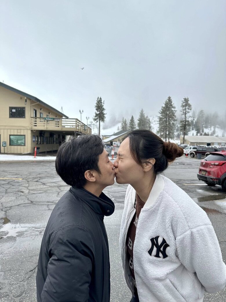 Cặp đôi luôn giữ sự lãng mạn như ngày đầu mới yêu.