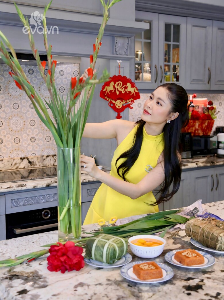 Thủy Anh được chồng khen ngợi đảm đang, khéo léo.