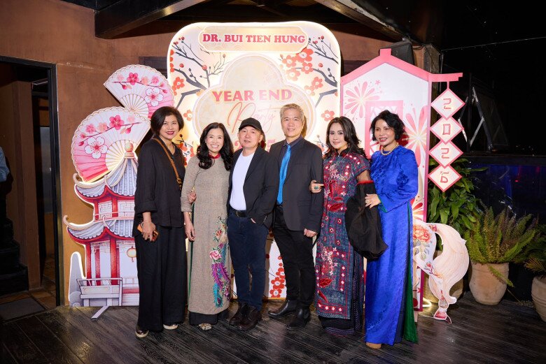 Khung cảnh người mới, người cũ họp mặt hòa thuận.