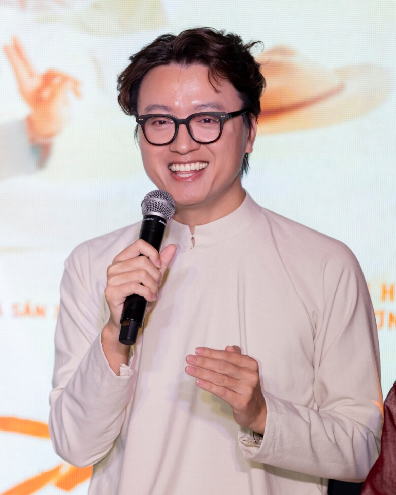 Đạo diễn Trần Đình Hiền phản hồi về việc né đối thủ khi làm phim Tết.