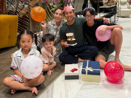 Đàm Thu Trang cùng các con mừng sinh nhật Cường Đôla