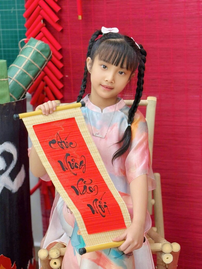 Bé Boorin xinh xắn, điệu đà khi lên 8 tuổi.