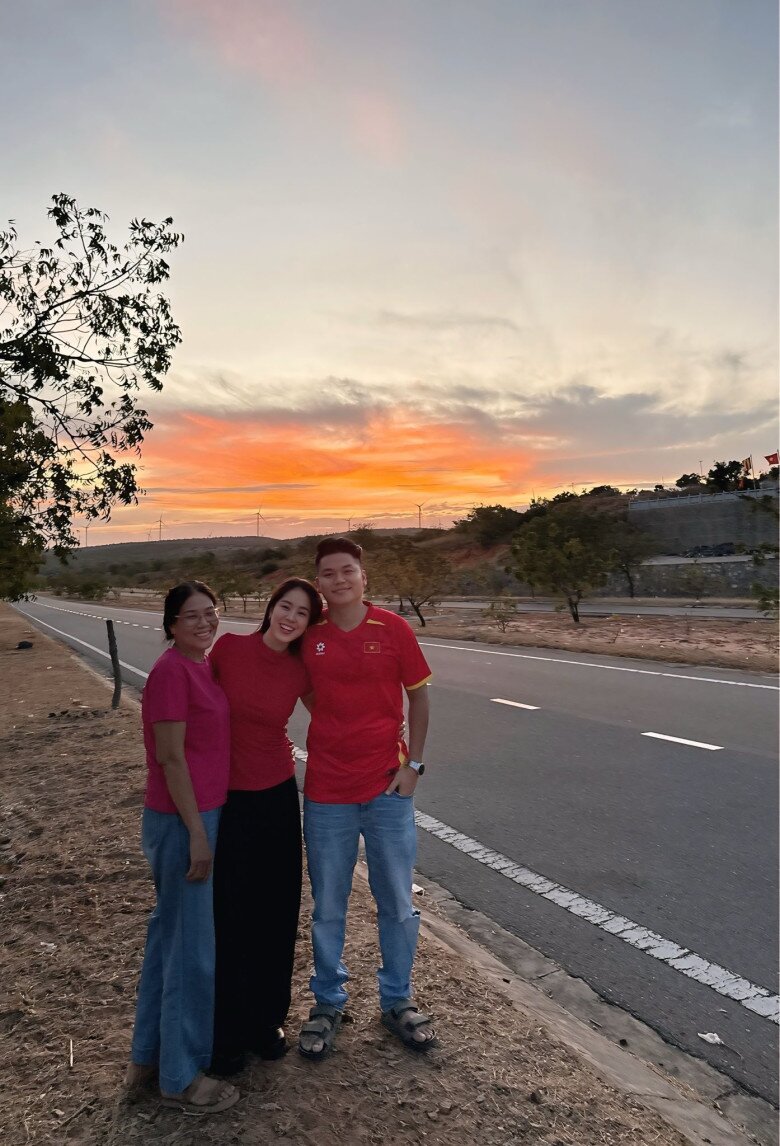 Nữ diễn viên thân thiết bên mẹ chồng.