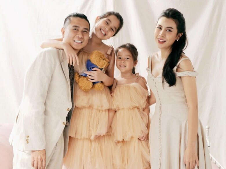 Kết hôn vào năm 2009, nhạc sĩ Hồ Hoài Anh và ca sĩ Lưu Hương Giang có 2 con gái là Mina và Misu.