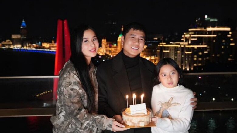 Trở lại sau biến cố, Hồ Hoài Anh kín tiếng, thỉnh thoảng chia sẻ hình ảnh bên 2 con gái.