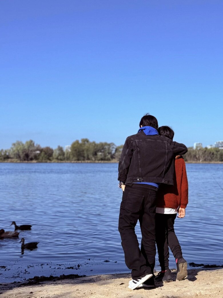 Nam nhạc sĩ luôn dành thời gian để làm bạn với con.