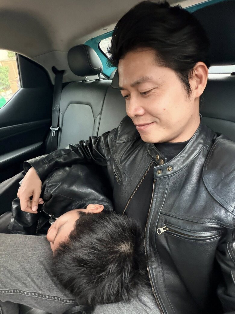 Nguyễn Văn Chung dạy con trai yêu thương và hiếu thảo với mẹ.