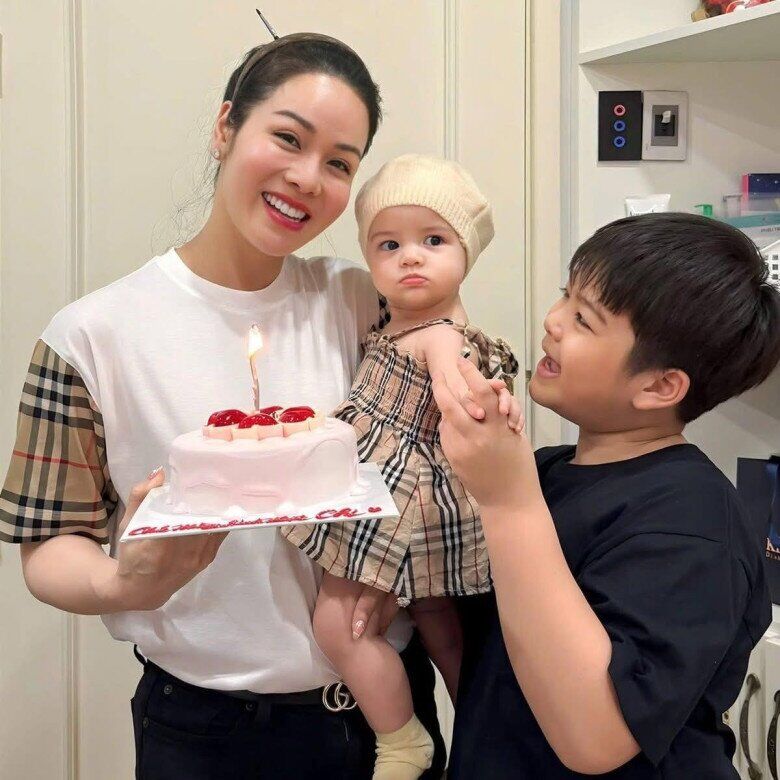 Nữ diễn viên chủ động để 2 con gắn kết tình cảm.