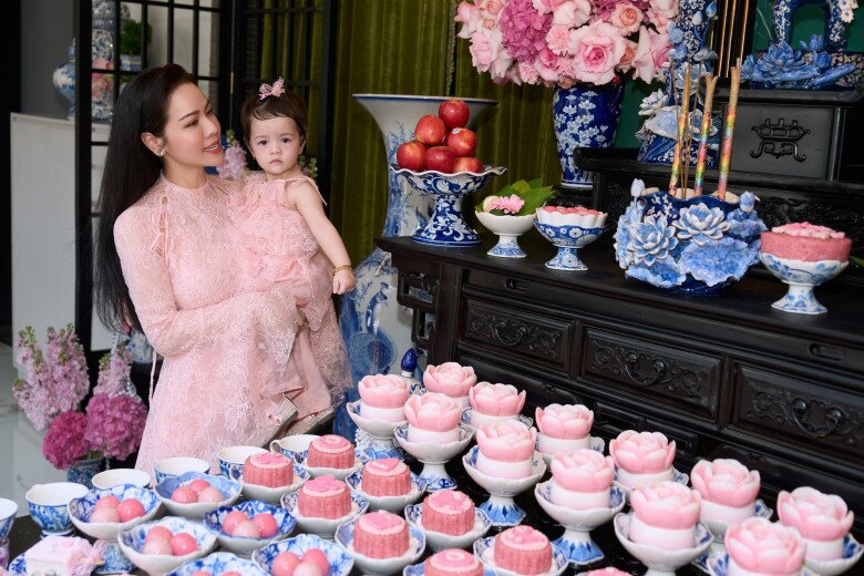 Nhật Kim Anh tổ chức lễ cúng thôi nôi cho con gái tại nhà riêng hồi cuối tháng 1/2026.