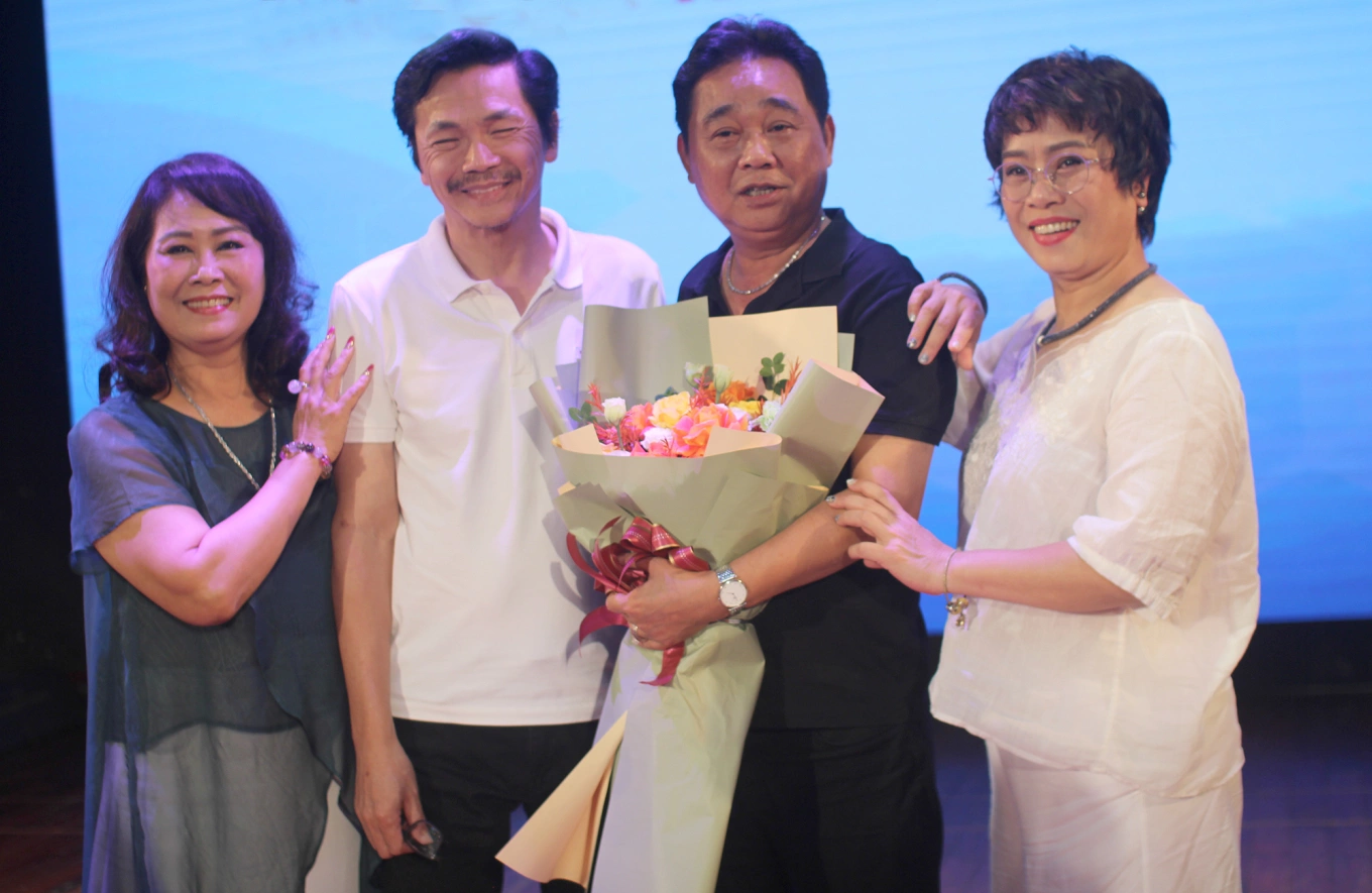 Sau khi nghỉ hưu, Quốc Khánh vẫn duy trì các hoạt động nghệ thuật.