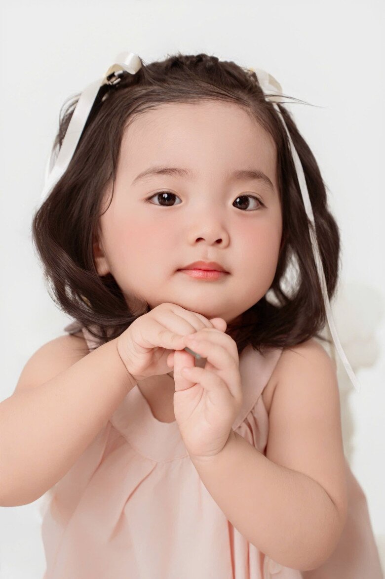 Ảnh chụp của con gái Khánh Thi nhận về lượng tương tác khủng vì quá đáng yêu.