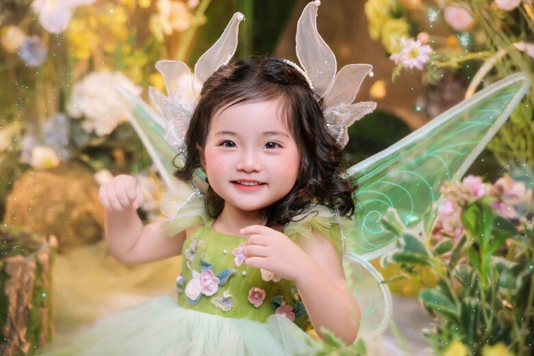 Phan Hiển amp;#34;làm việcamp;#34; với út cưng vì amp;#34;ăn hiếpamp;#34; anh trai Kubi, bé Lisa hưởng trọn gen mẹ nay rõ nét cực xinh - 5