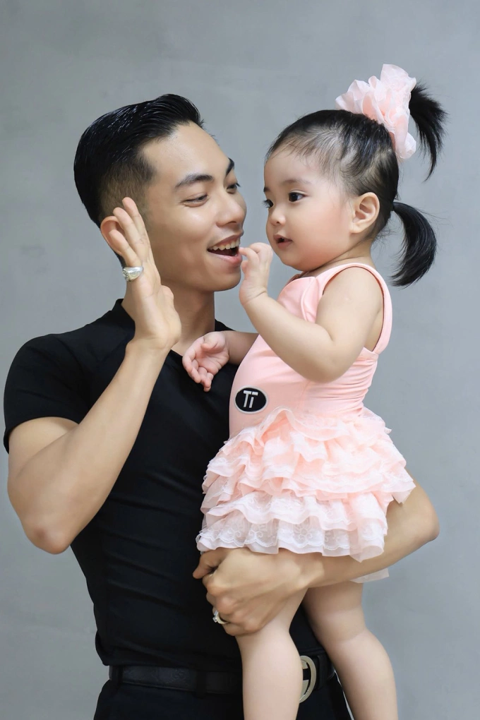 Phan Hiển định hướng để các con phát triển tự nhiên.