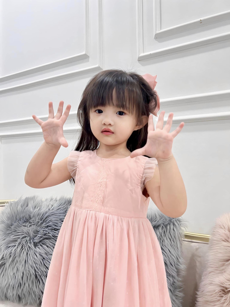 Nhiều người nhận xét ái nữ Đông Nhi là mỹ nhân trong tương lai.