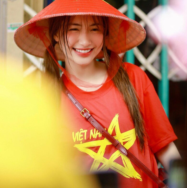 Hòa Minzy động viên đội tuyển U23 Việt Nam.