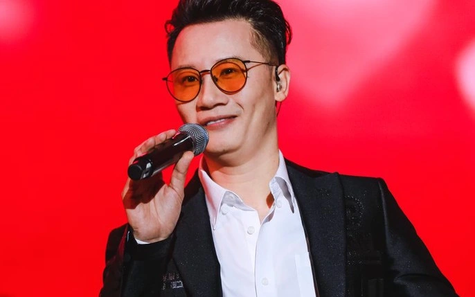 Ca sĩ Hoàng Bách chia sẻ: Thua Trung Quốc thì đau, nhưng nói chung giải như thế này vẫn nên được coi là thành công! Chúc mừng anh Kim và các em!.