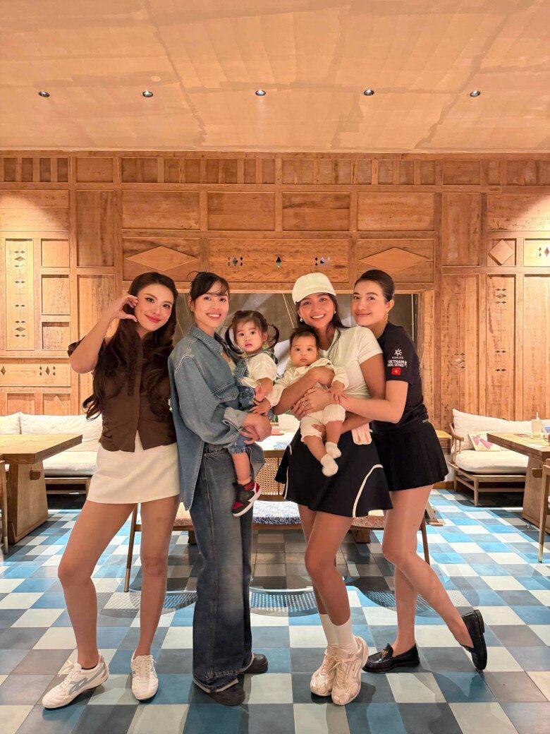 Hoa hậu HHen Niê họp mặt với Á hậu Hoàng My.