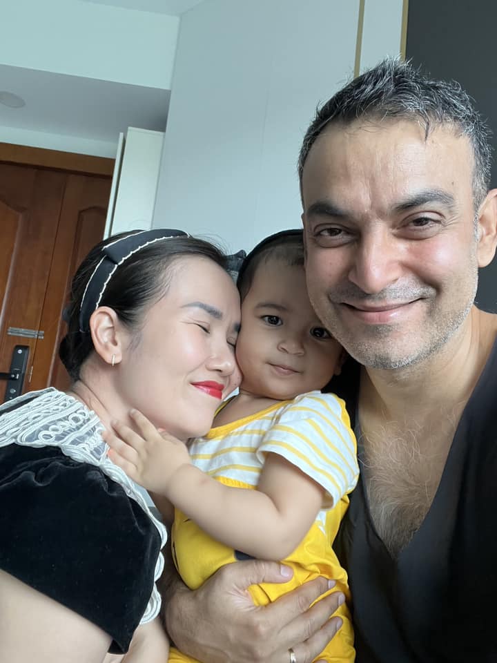 Võ Hạ Trâm khen chồng là người tâm lý, luôn yêu thương vợ con.