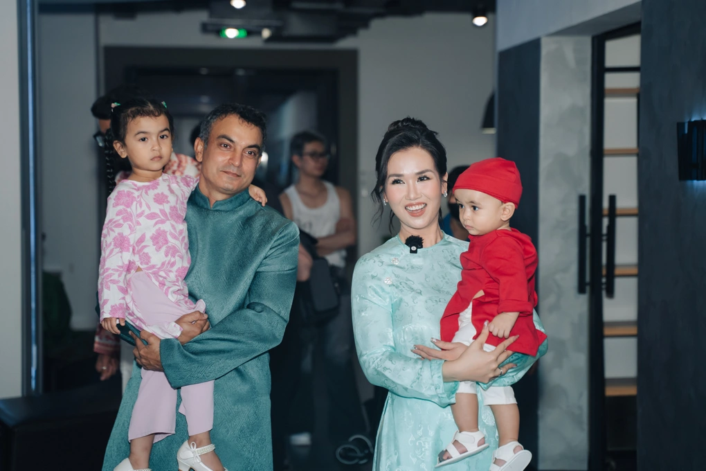 Doanh nhân Vikas là hậu phương, trụ cột kinh tế để vợ yên tâm hoạt động nghệ thuật.