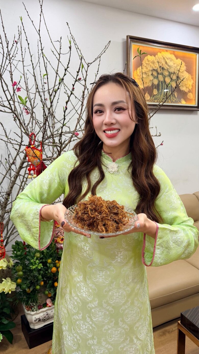 Bà xã Công Lý được khen khéo tay.