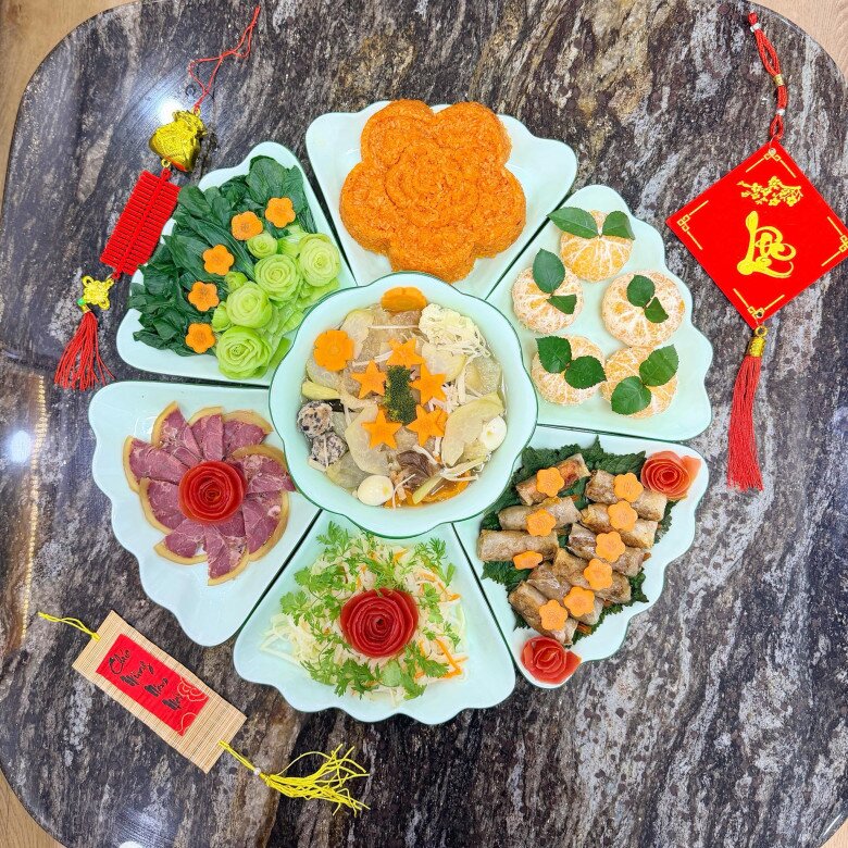 Ngọc Hà được khen ngợi đảm đang khi bày biện món ăn đẹp mắt.