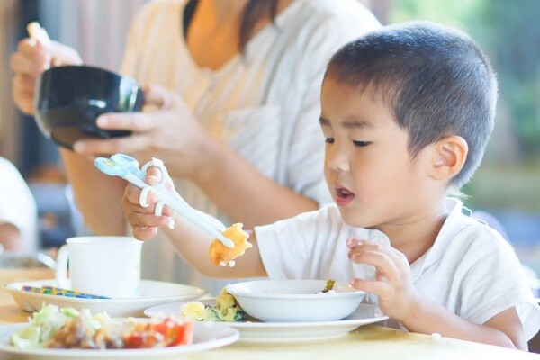 Ưu tiên thức ăn chứa đạm dễ tiêu.