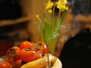 Tin tức - Toàn bộ văn khấn cúng Rằm tháng Chạp năm Ất Tỵ, có 4 điều đại kỵ cần lưu ý khi thắp hương để đón phước lộc