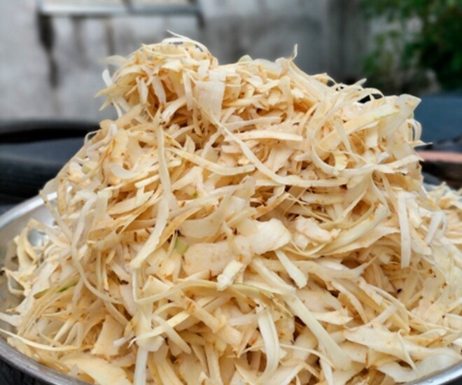 Thứ rễ cây nhiều người vứt bỏ, nay thành đặc sản khoái khẩu dịp Tết giá 400.000 đồng/kg, tốt cho sức khoẻ - 1