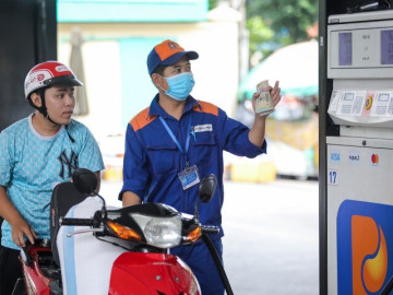 Vì sao xả mạnh quỹ bình ổn giữa đêm, giá xăng dầu vẫn neo ở ngưỡng cao?