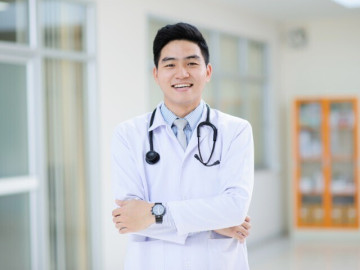 Sức khỏe - Lương bác sĩ thay đổi ra sao khi lương cơ sở tăng 8% từ 1/7?