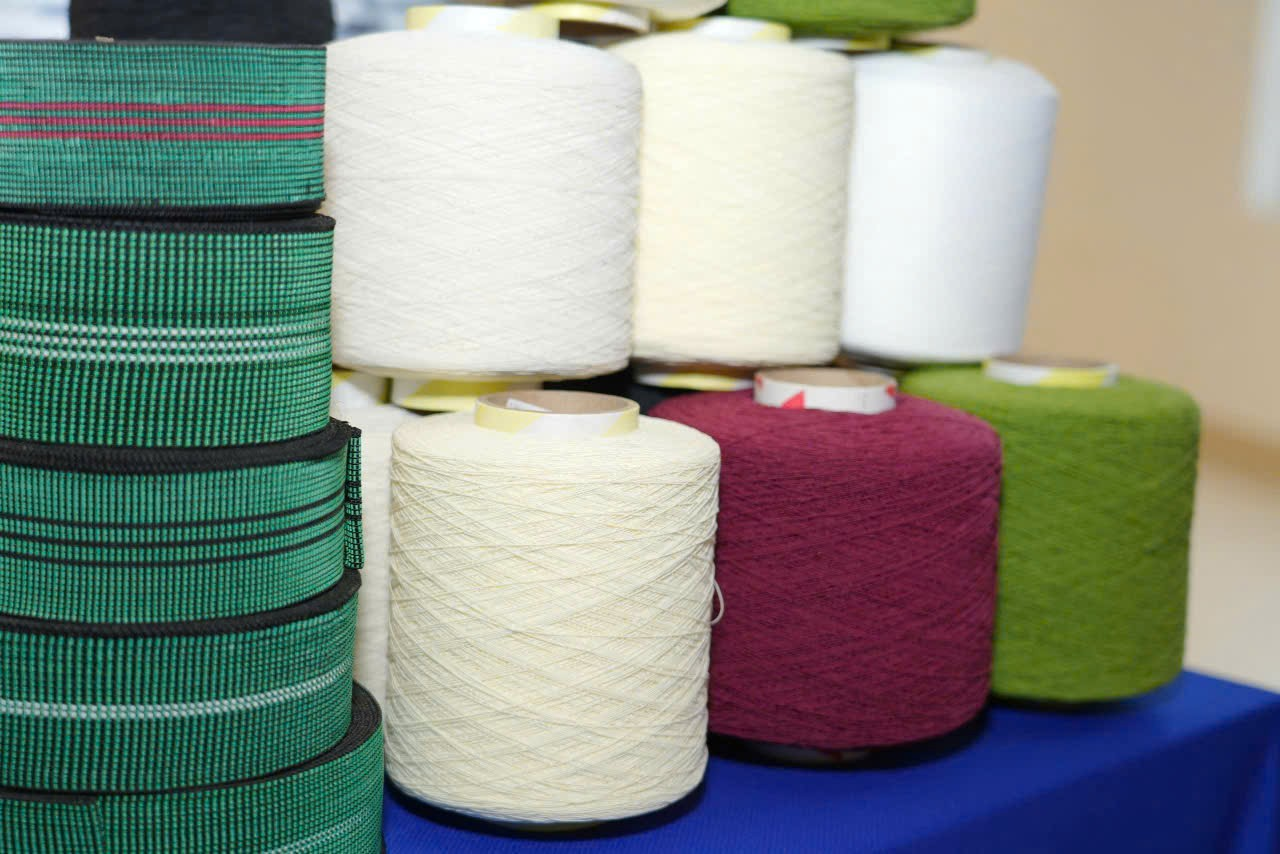 Sản phẩm chỉ may và spandex.