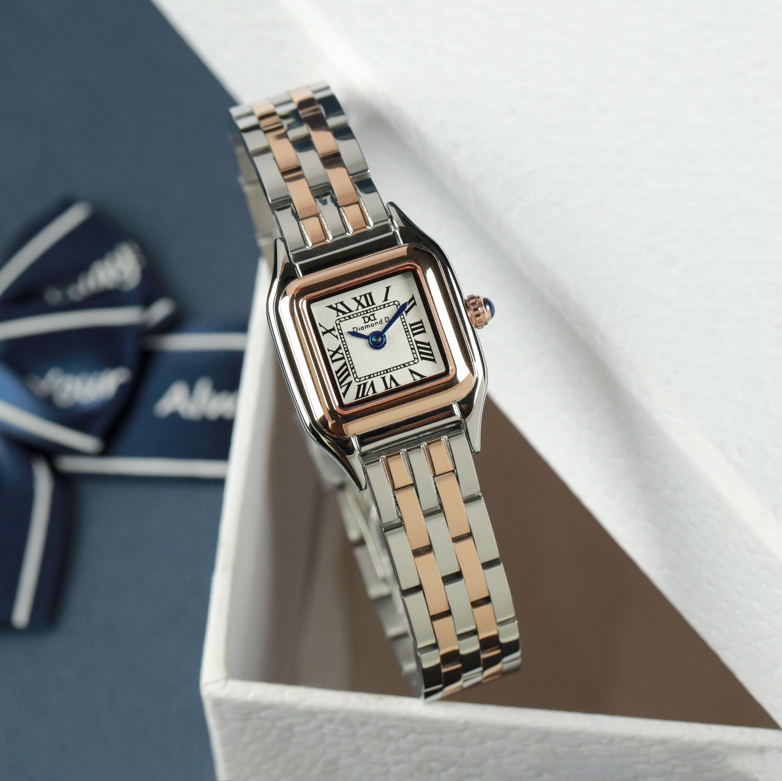 Đồng hồ Diamond D DM1017YG - thiết kế lắc tay mềm mại mang đến vẻ đẹp kiêu sa nhưng không phô trương.