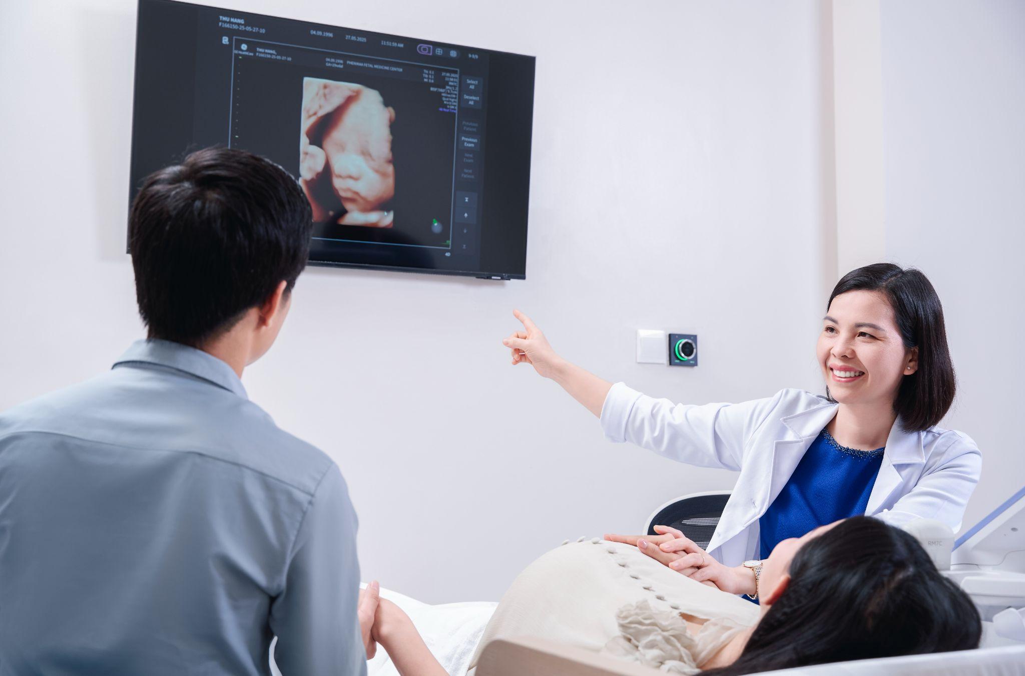 Trung tâm Y học Bào thai PhenikaaMec thực hiện siêu âm theo tiêu chuẩn quốc tế ISUOG đánh giá 42 chỉ số thai nhi
