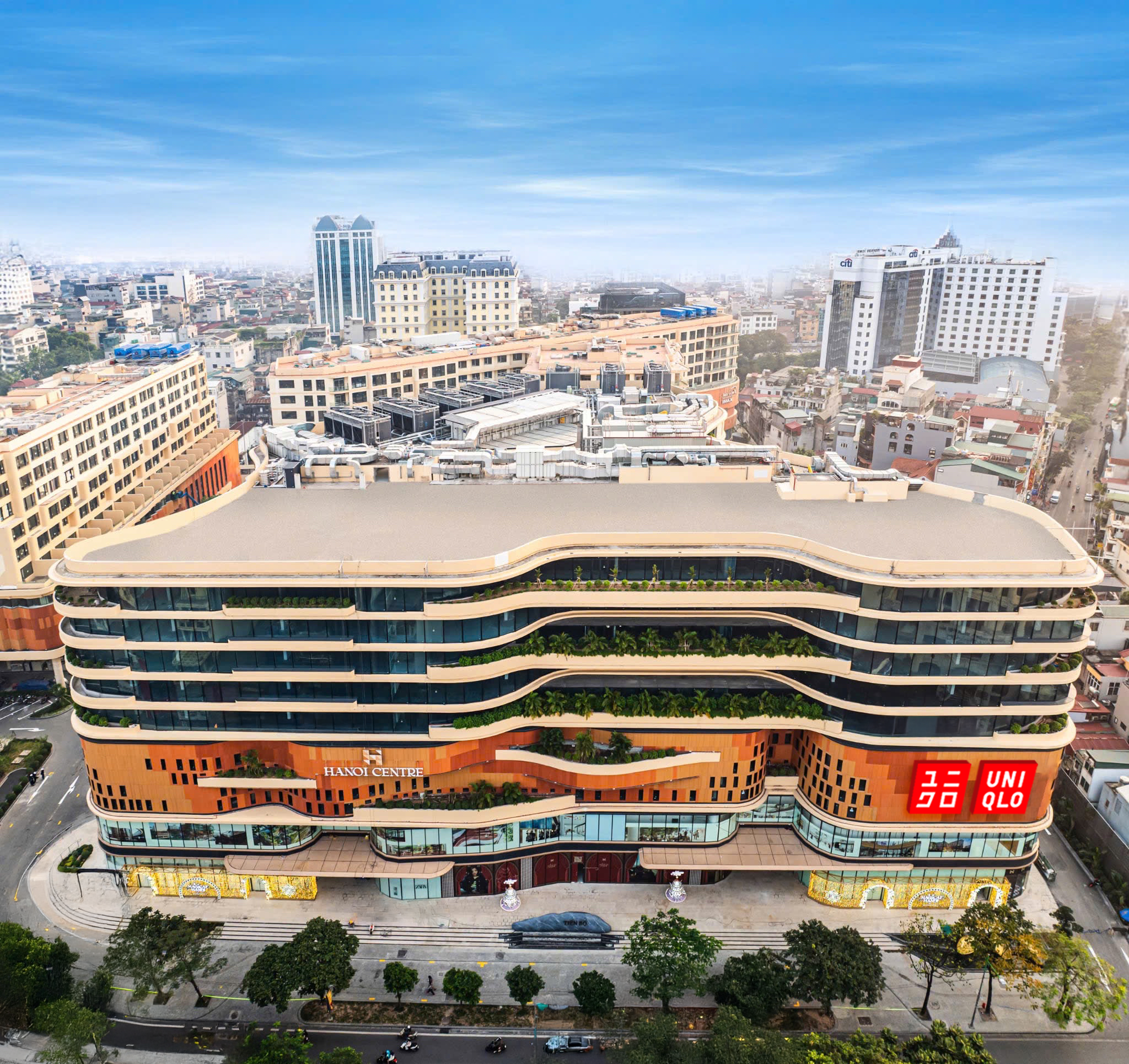 UNIQLO tiếp tục mở rộng tại Thủ đô: Khai trương cửa hàng thứ 31 tại Hanoi Centre ngày 27/03 - 1