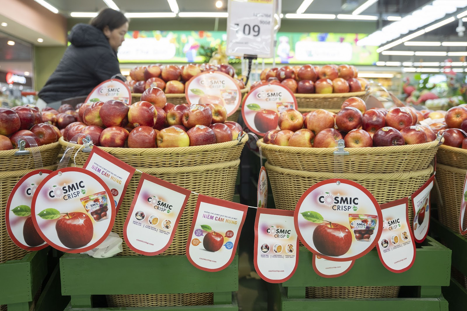Táo Cosmic Crisp® tại các chuỗi siêu thị đã lên kệ hàng phục vụ người tiêu dùng Việt Nam