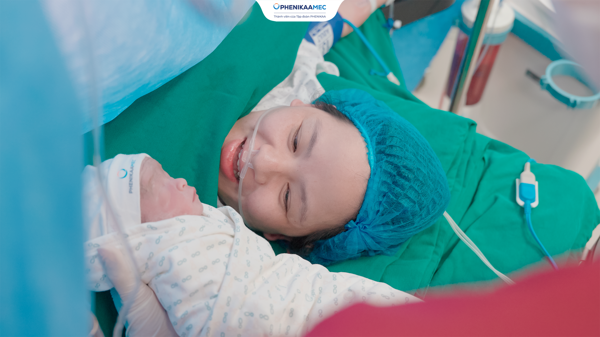 Sản phụ N.T.T.N tỉnh táo trong suốt ca mổ và được bác sĩ thông báo sự chào đời của các bé yêu