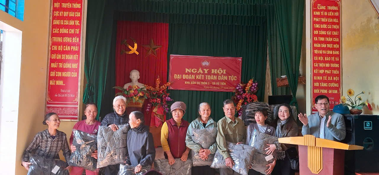 Vân Khánh Silver Gems đồng hành cùng địa phương hỗ trợ người dân có hoàn cảnh khó khăn