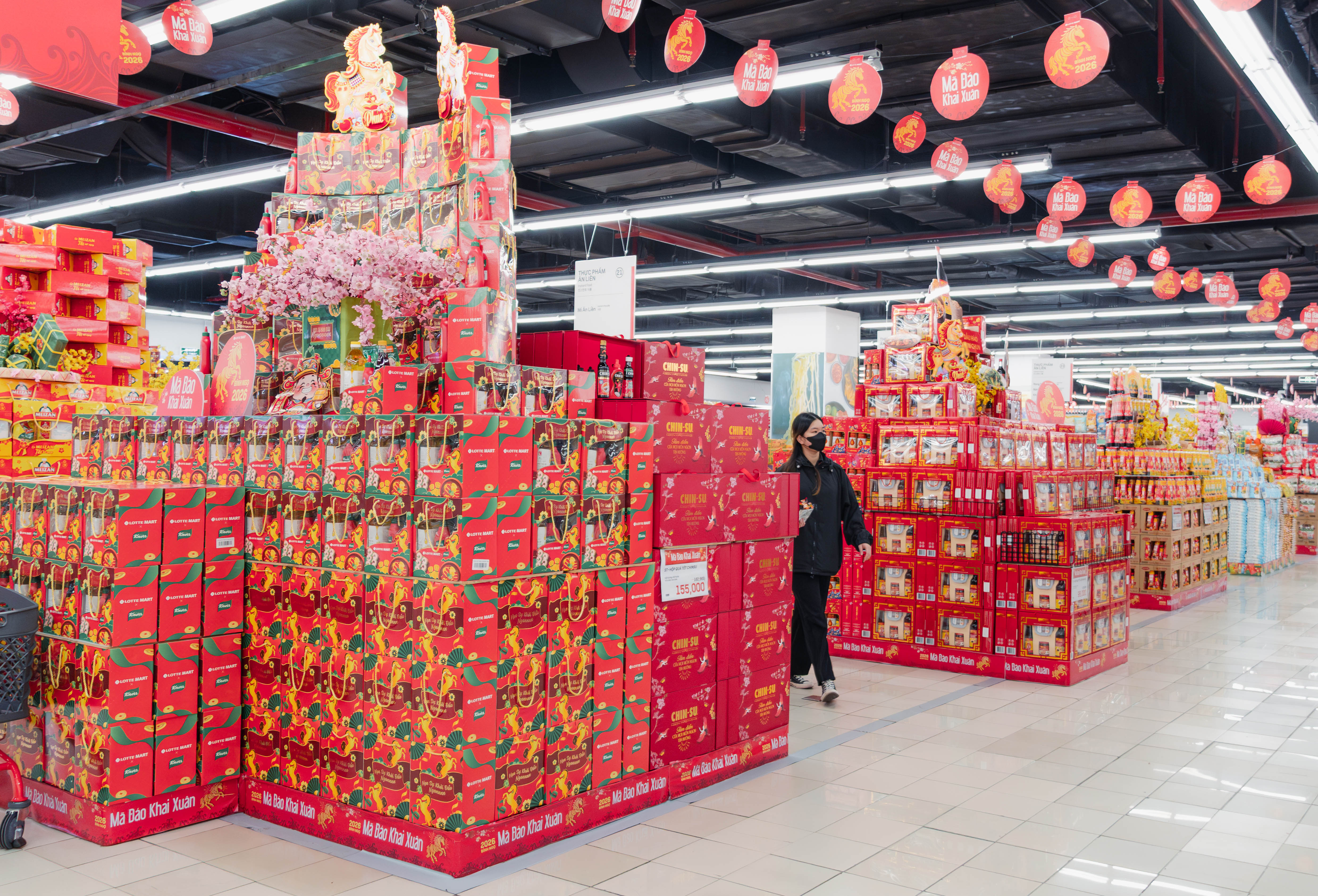 LOTTE MART mang đến nhiều chương trình khuyến mại cho khách hàng mua sắm Tết