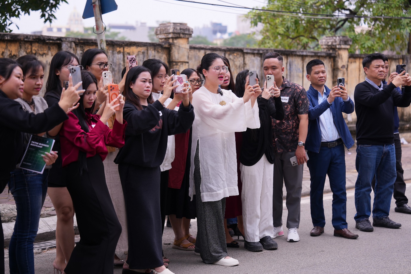 Chuyên gia Tiktok Vi Ngọc Lan trực tiếp hướng dẫn học viên thực hành livestream chuyên sâu.