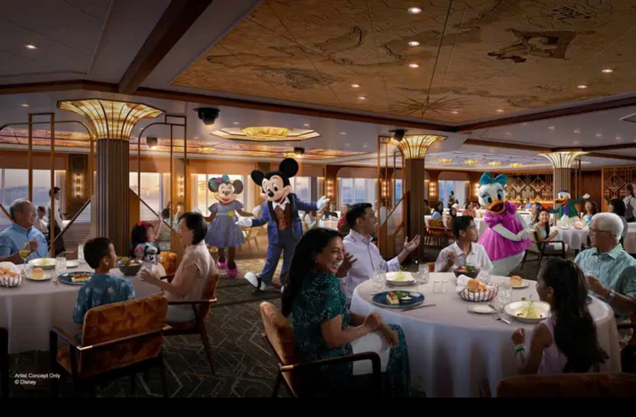 Du khách Việt Nam có thể trải nghiệm hành trình du ngoạn trên biển cao cấp cùng Disney Cruise Line. Ảnh: Traveloka