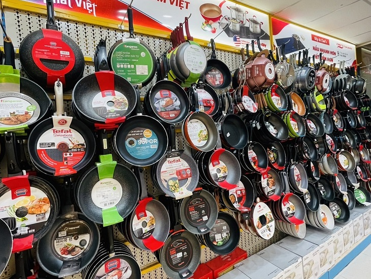 Ngoài chất lượng sản phẩm và hậu mãi được bảo chứng, Điện máy XANH còn dành tặng nhiều phần quà thiết thực như một món “lộc” đầu năm cho khách hàng