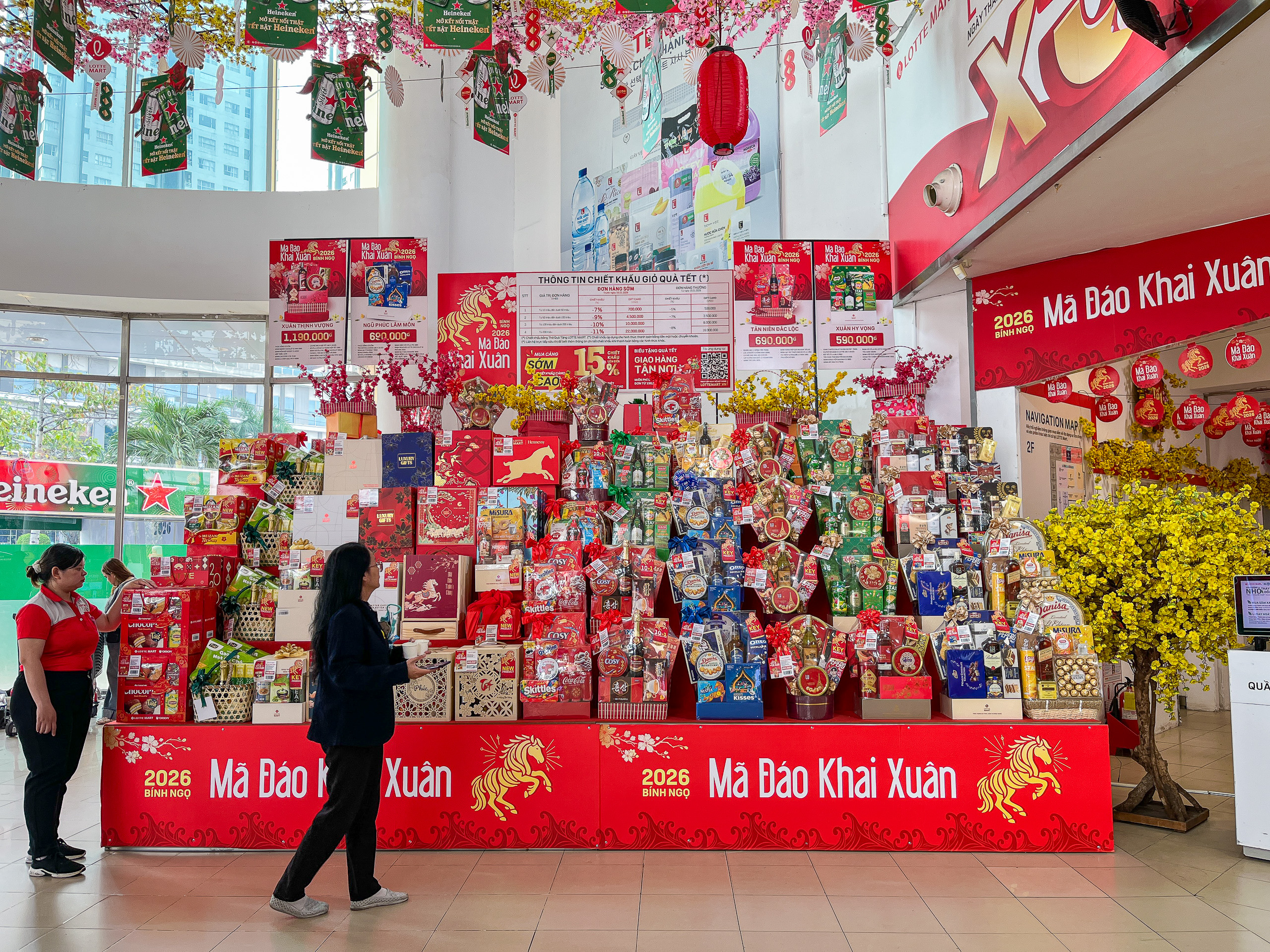 C&aacute;c giỏ qu&agrave; Tết với đa dạng sản phẩm qu&agrave; tặng v&agrave; ph&acirc;n kh&uacute;c gi&aacute; để người ti&ecirc;u d&ugrave;ng lựa chọn