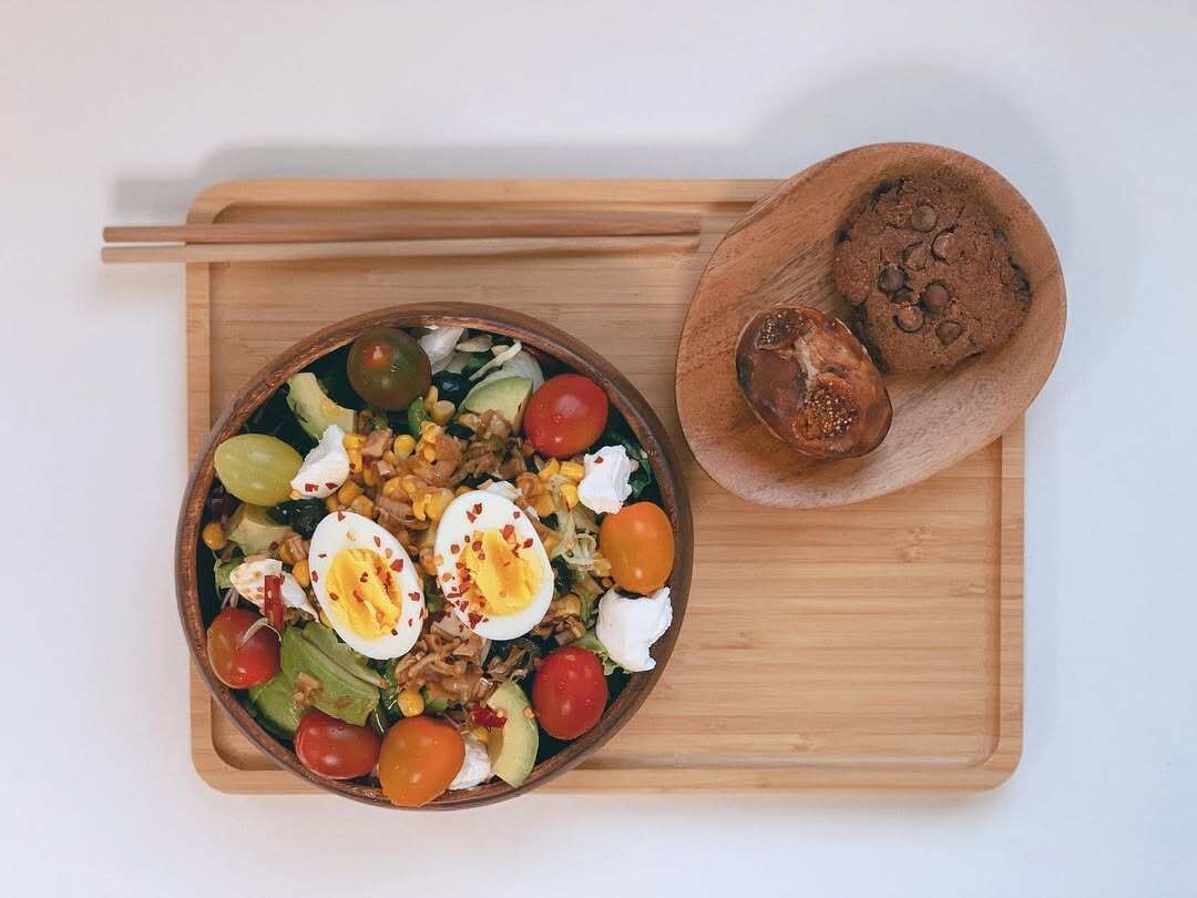 Trứng rẻ, dễ mua, giàu đạm, vitamin, tạo cảm giác no lâu, hạn chế thèm ăn. Ăn luộc, hấp giúp giảm cân, giữ da tóc khỏe mạnh mẽ, an toàn.