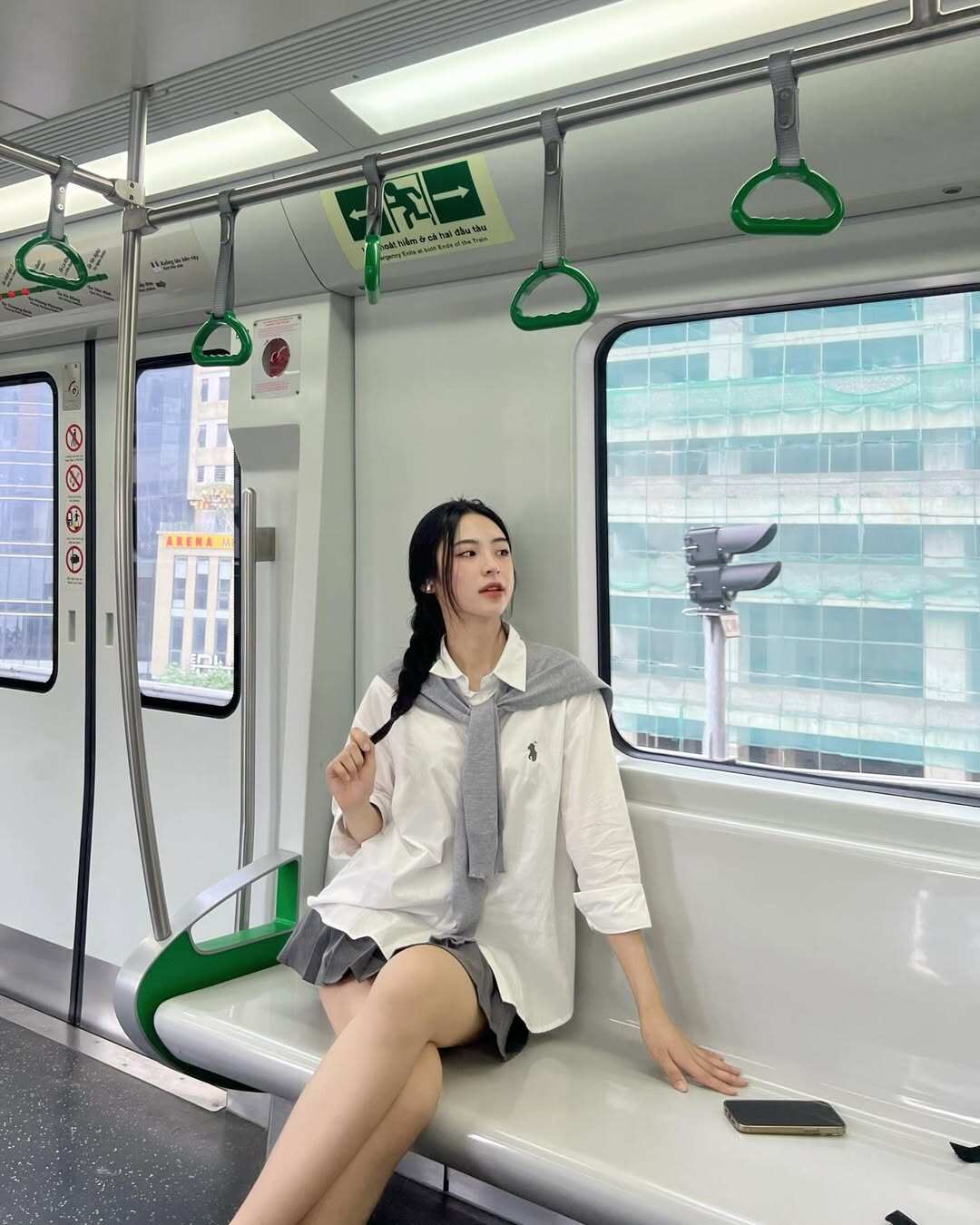 Cô gái cao 1m74 từng bán bánh mì mưu sinh giờ là Á hậu Việt Nam, ảnh mặt mộc amp;#34;gây sốtamp;#34; - 5