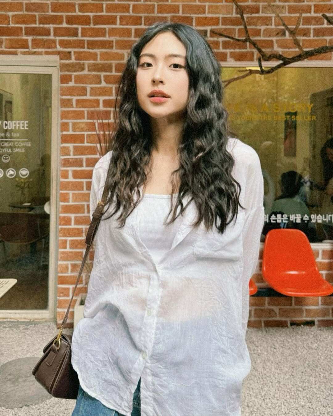 Cô gái cao 1m74 từng bán bánh mì mưu sinh giờ là Á hậu Việt Nam, ảnh mặt mộc amp;#34;gây sốtamp;#34; - 6