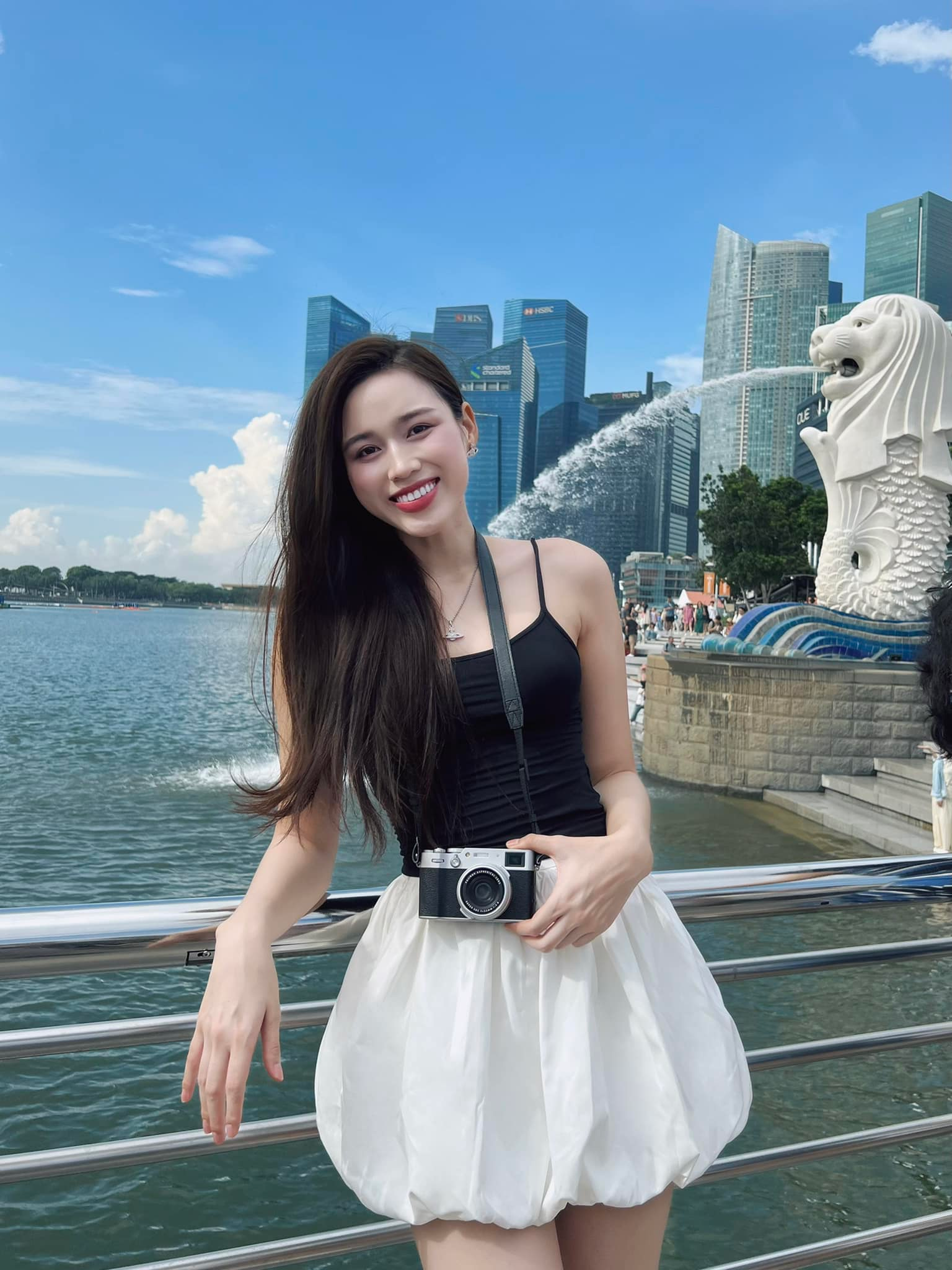 Mái tóc dài, suôn mượt là thương hiệu được Đỗ Thị Hà duy trì trong suốt nhiều năm qua.