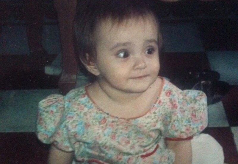 Nhìn bức ảnh của bé gái này, không ai nghĩ rằng trong tương lai cô lại trở thành một trong những ca sĩ đình đám Vbiz. Thậm chí còn tham gia các cuộc thi sắc đẹp. 