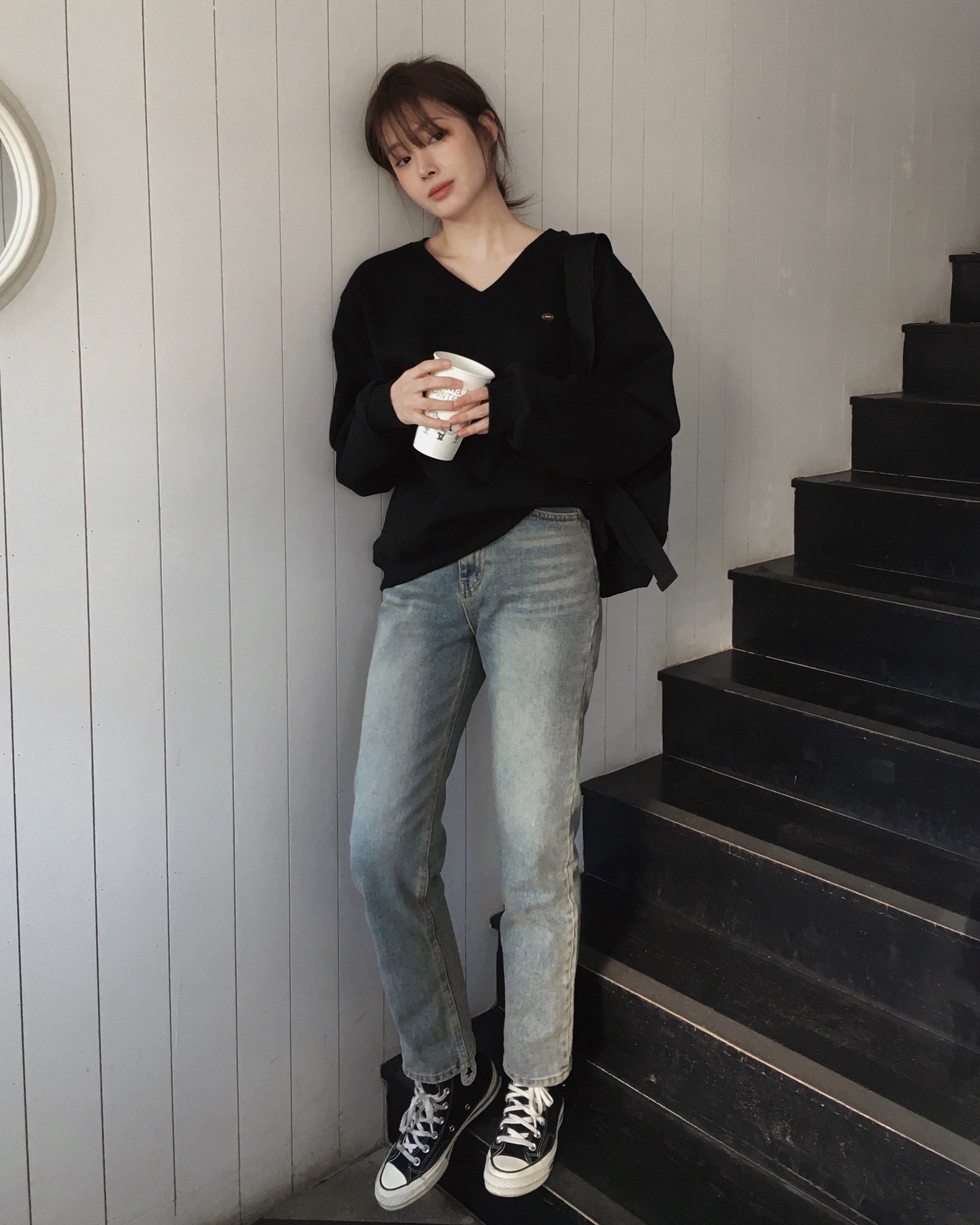 Hội mặc đẹp thi nhau amp;#34;lăng xêamp;#34; 3 kiểu quần jeans này vì che khuyết điểm khéo, mặc lên tôn dáng thấy rõ - 1